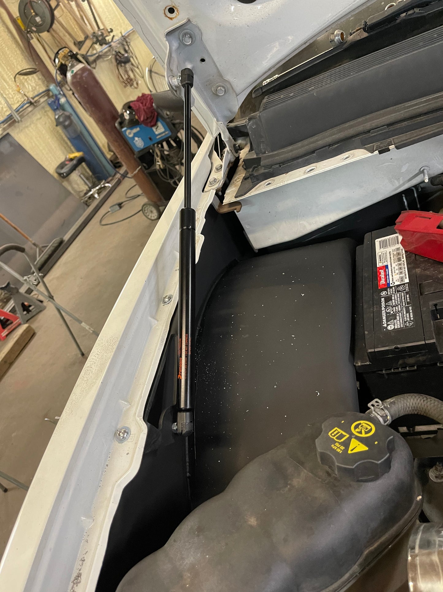 Hood Strut Kit 07-18 GM Truck